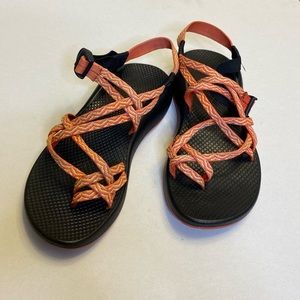 GENTLY WORN WOMEN’S CHACOS 10